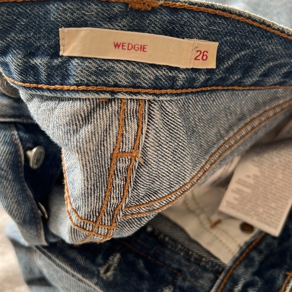 Levi Wedgie jeans W26 - Picture 2 of 4